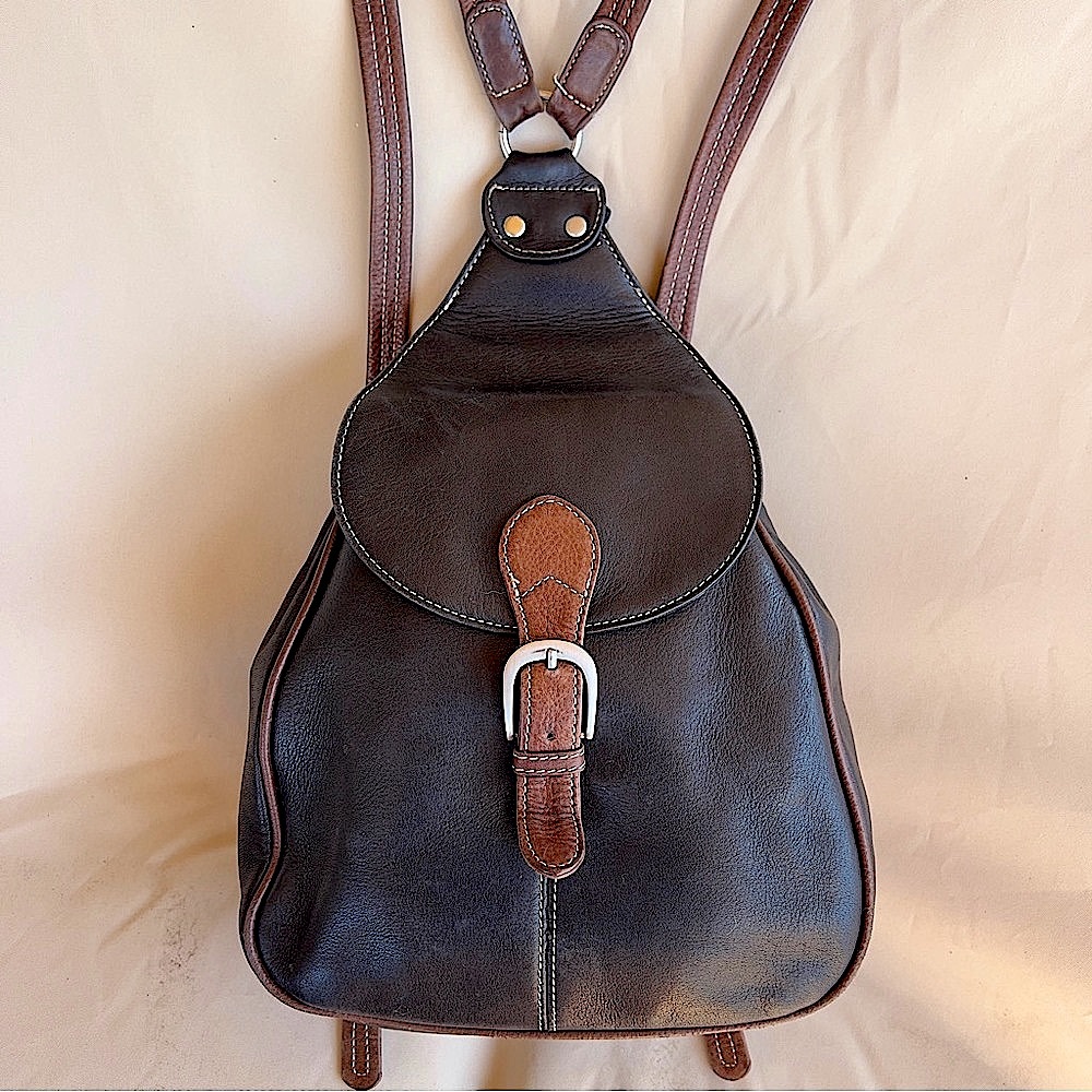 Vtg 90s Y2K Black Brown Two Tone Leather Backpack Small Front Buckle Flap Smooth - Picture 3 of 7